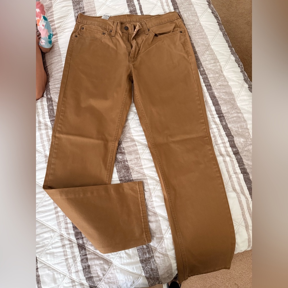 Levi's Women's Straight Leg Jeans in Tan